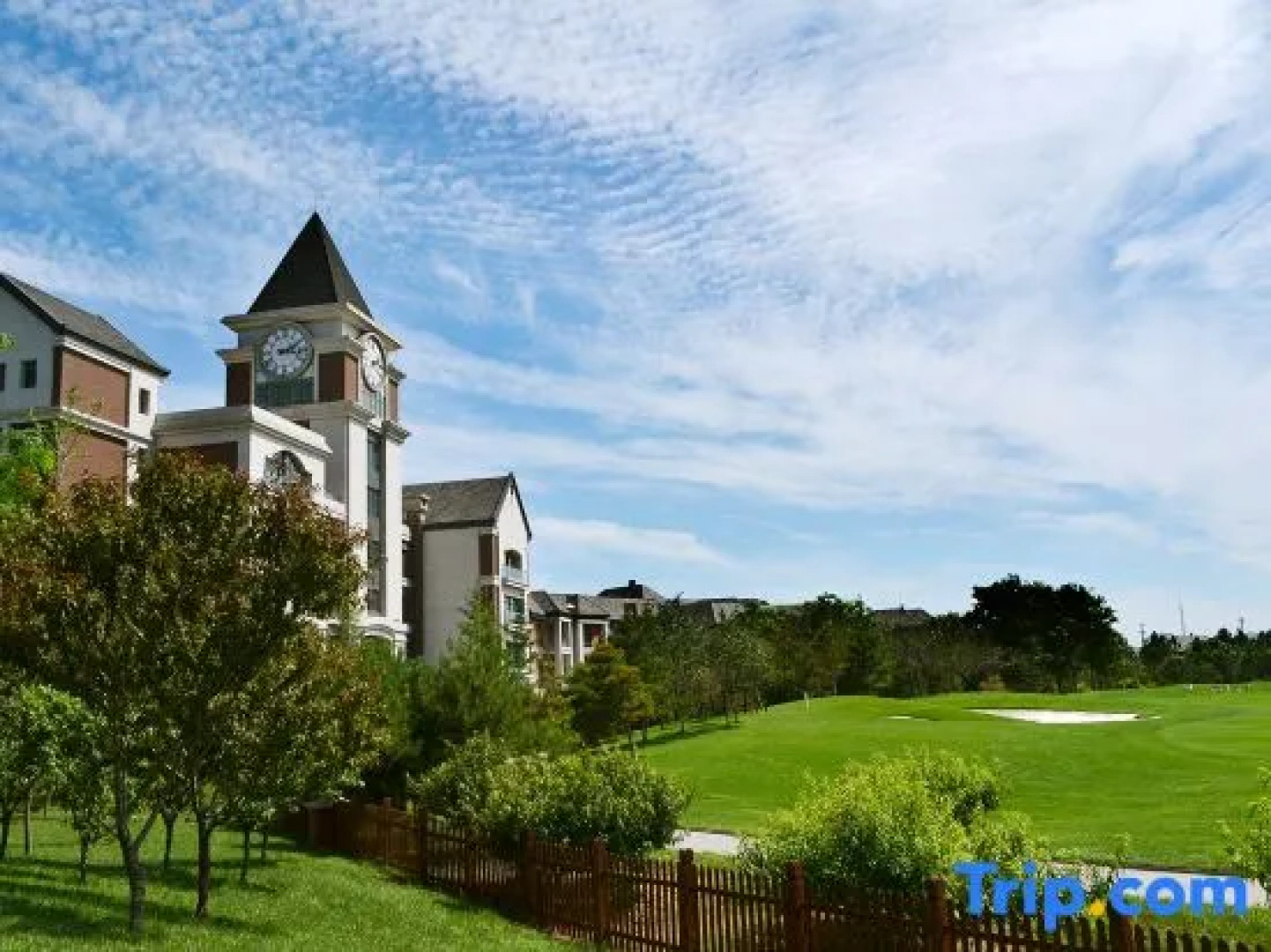 Golden Elephant Golf Hotel