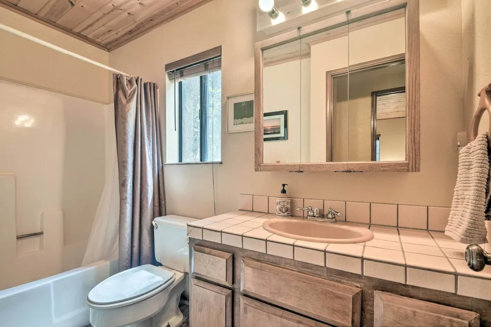 Updated 'tree House' Pine Mtn Club Cabin by Trails