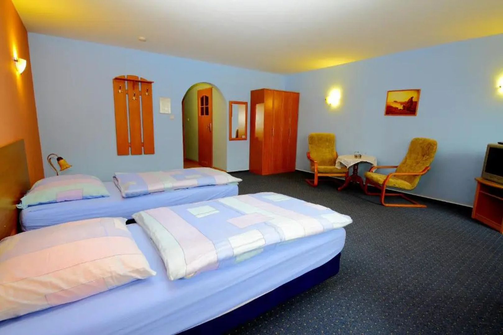 Restaurant & Hostel "Broadway"