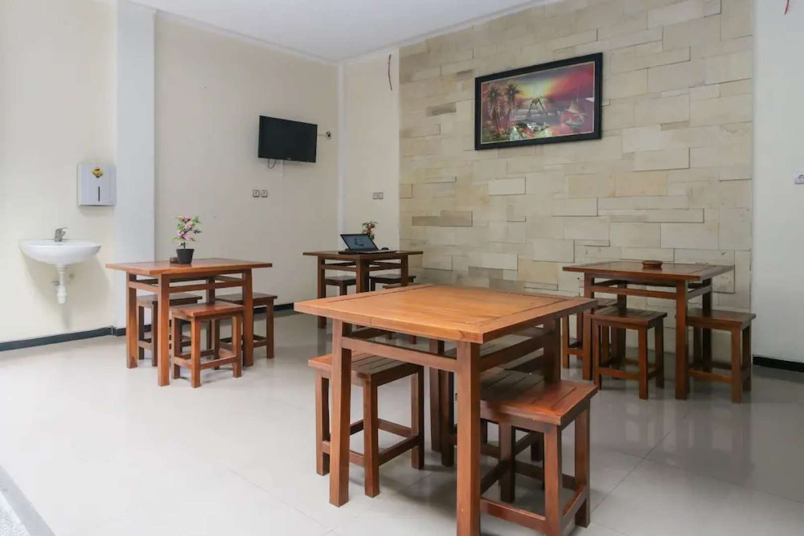 Airy Syariah Dr Wahidin 43 Bojonegoro