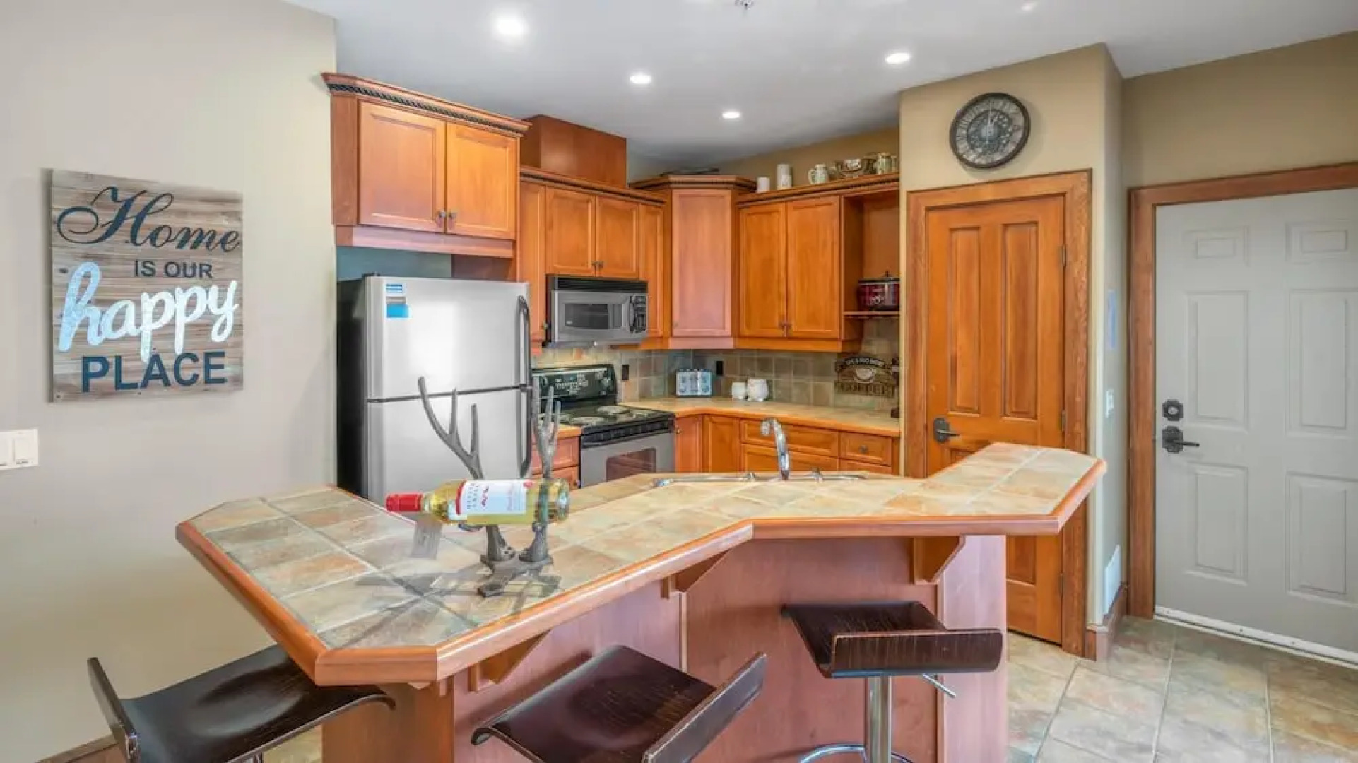 I Spy - Cozy Pet Friendly, Ski In/Ski Out Condo with Private Hot Tub