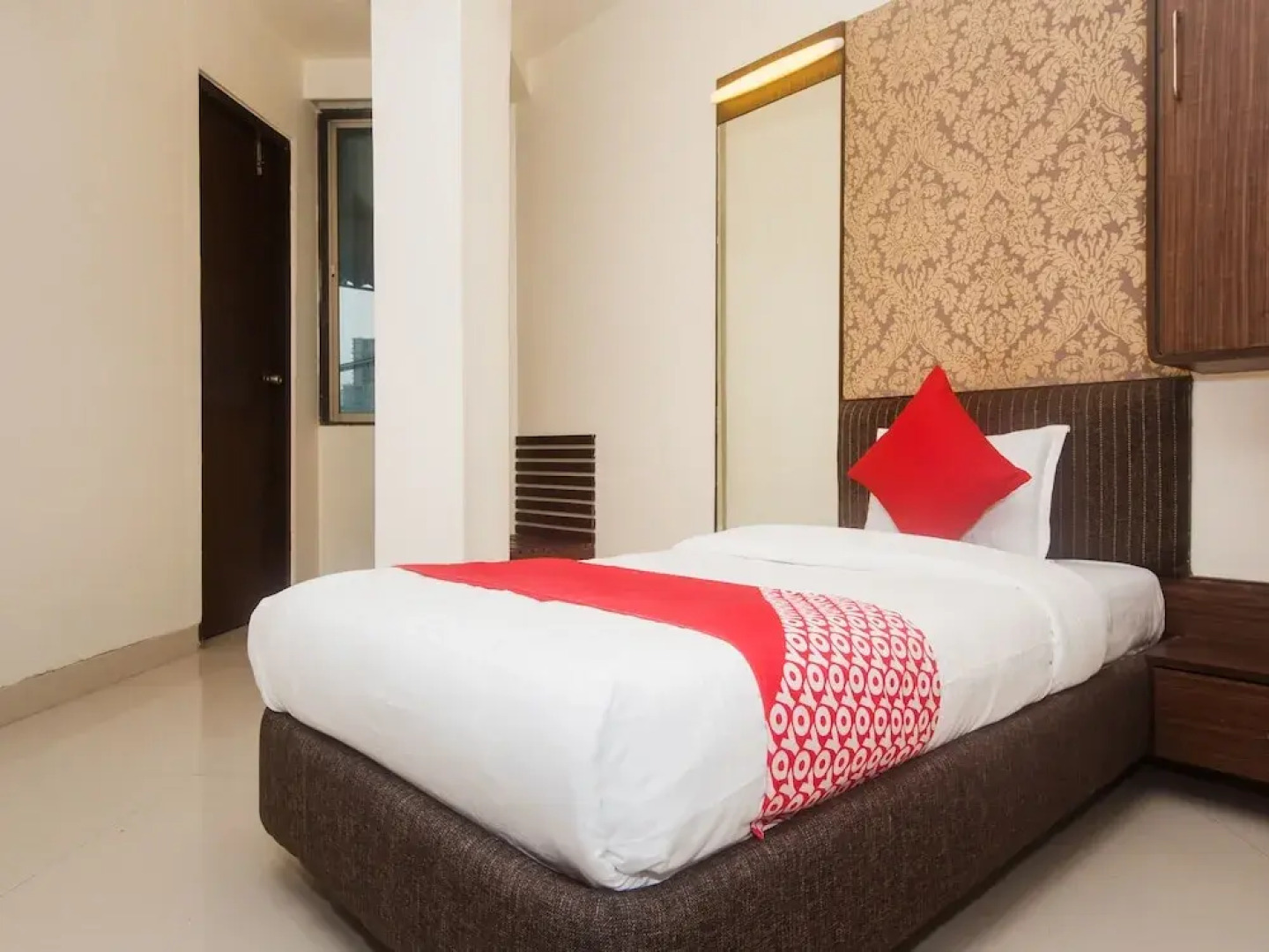 OYO 4173 Dolphin Club