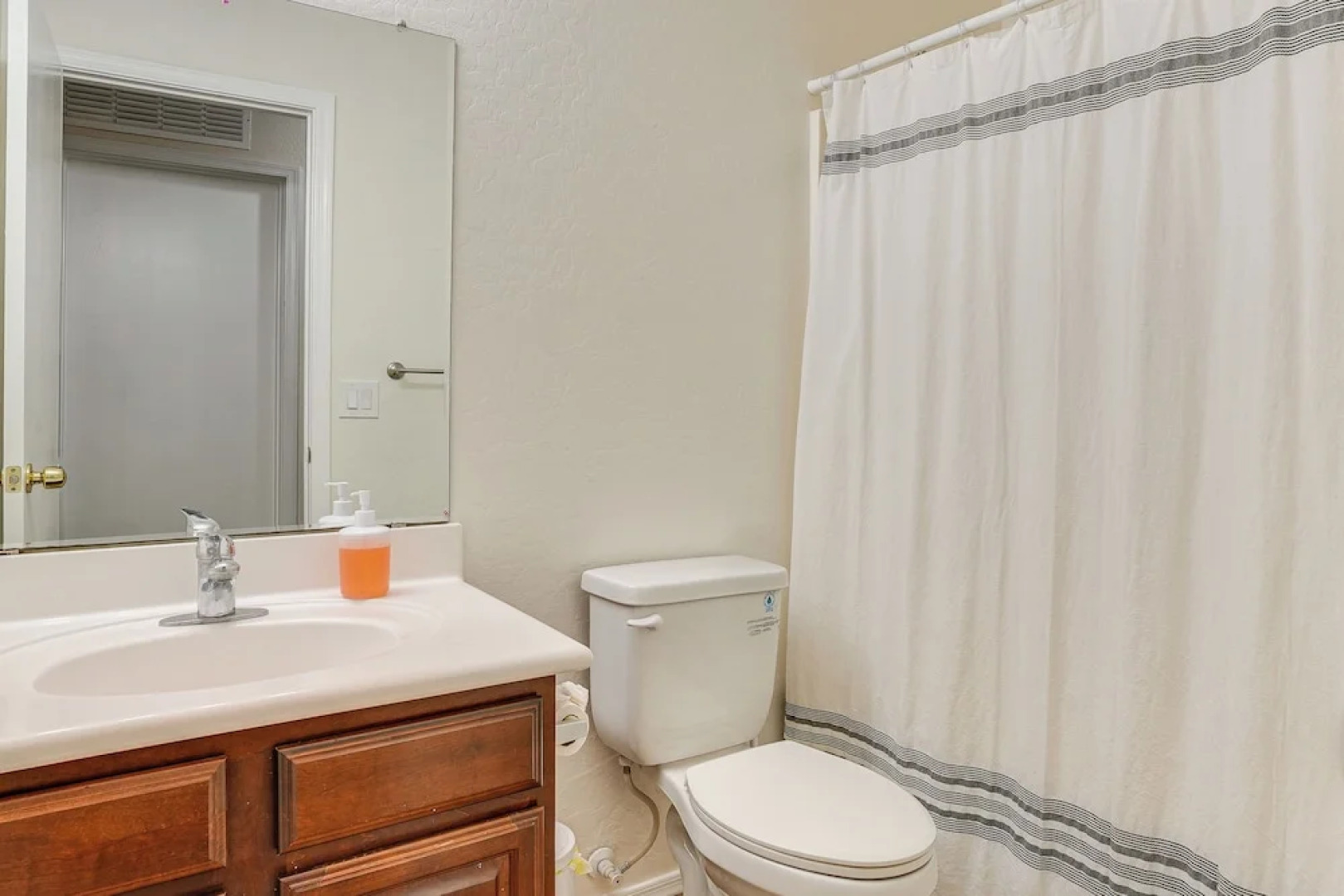 6 Mi to State Farm Stadium: Avondale Family Home!