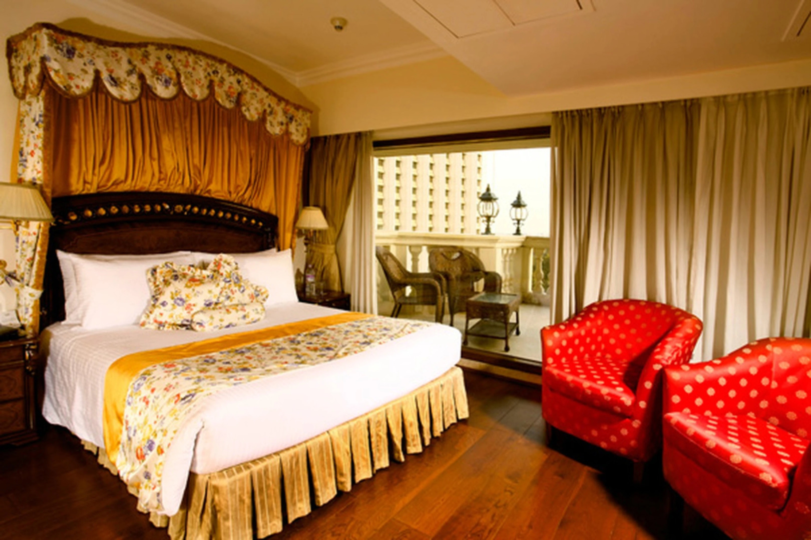 Hotel The Royal Plaza