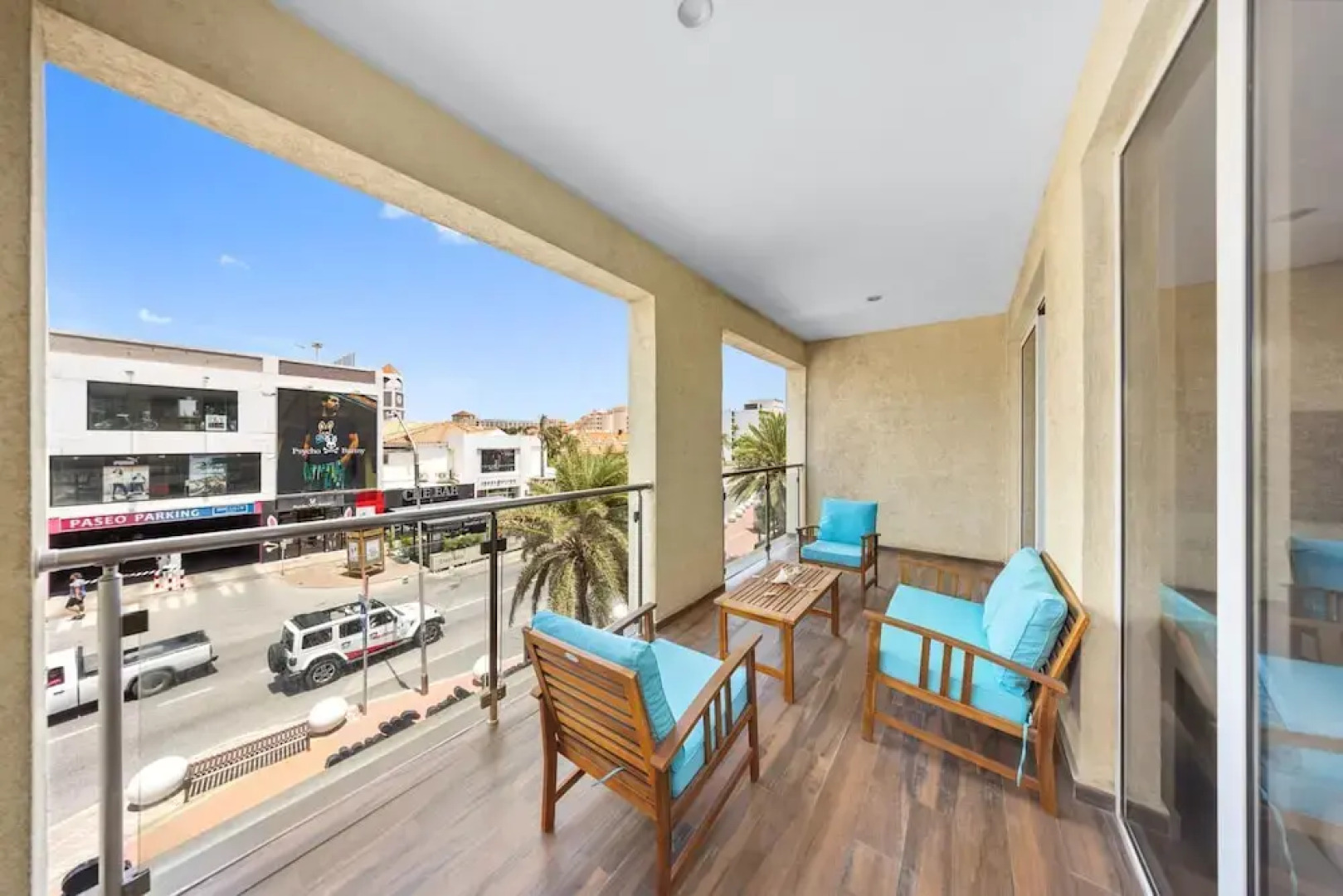 The Cove 106 in Palm Beach Aruba - Prime Location - Free Parking