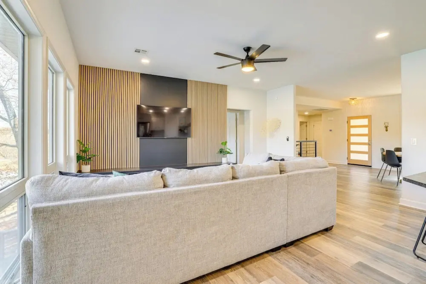 Lakefront Retreat w/ Game Room in Bella Vista!