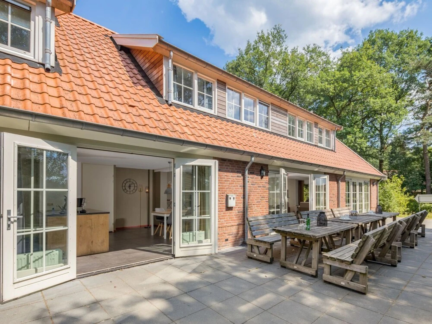 Spacious Home With a Whirlpool and six Bathrooms, in Twente