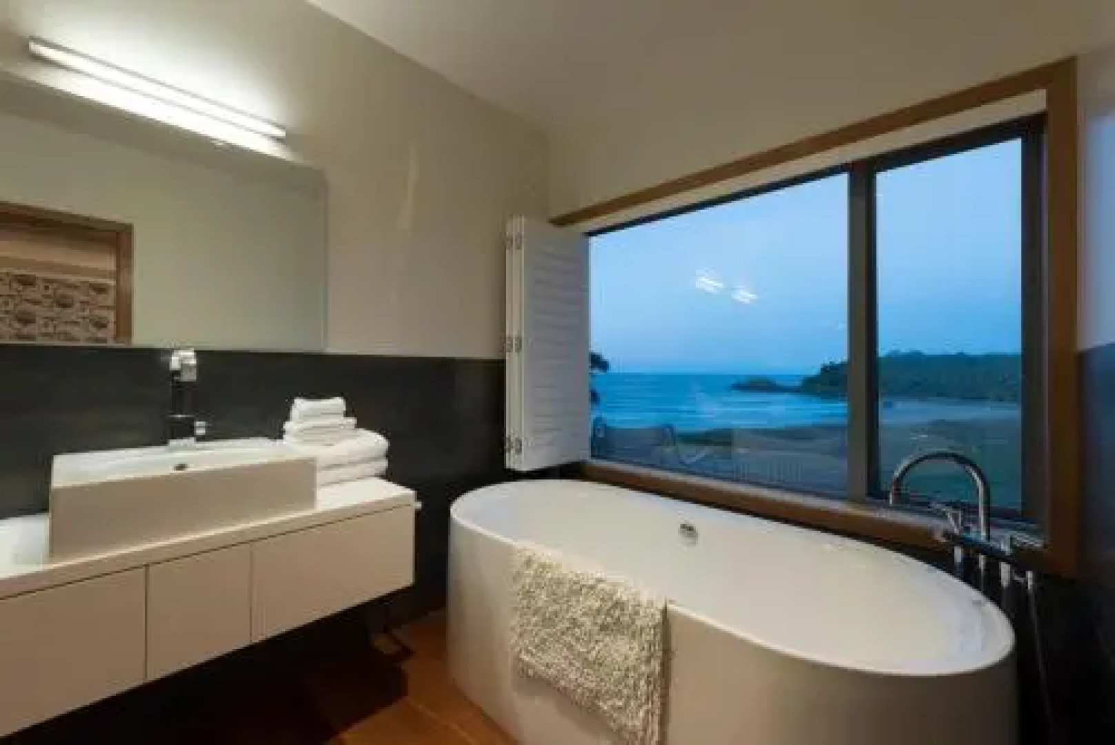 Otaha Beachfront Lodge