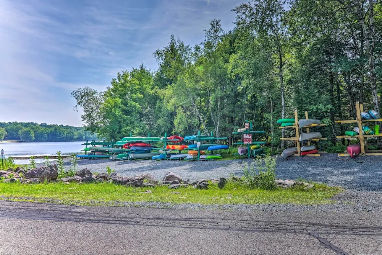 Fire Pit & Community Perks: Blakeslee Cottage!