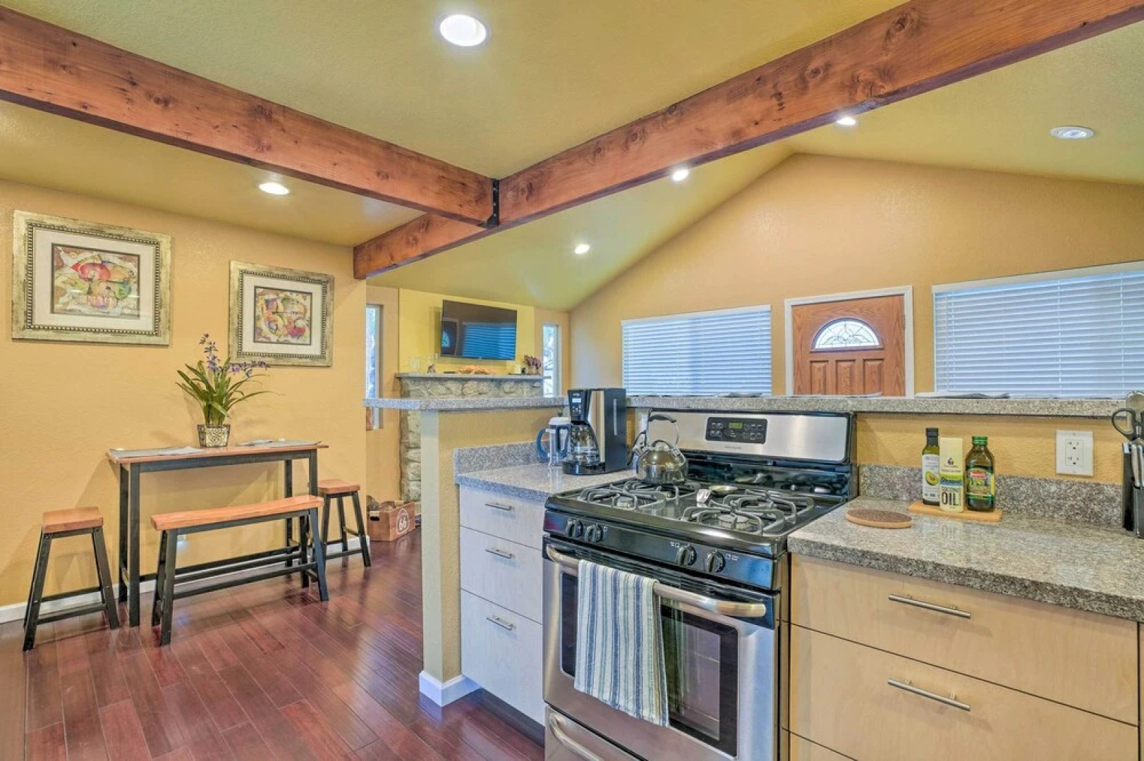 Cozy Cottage w/ Grill - 5 Mi to Mt Baldy Resort!