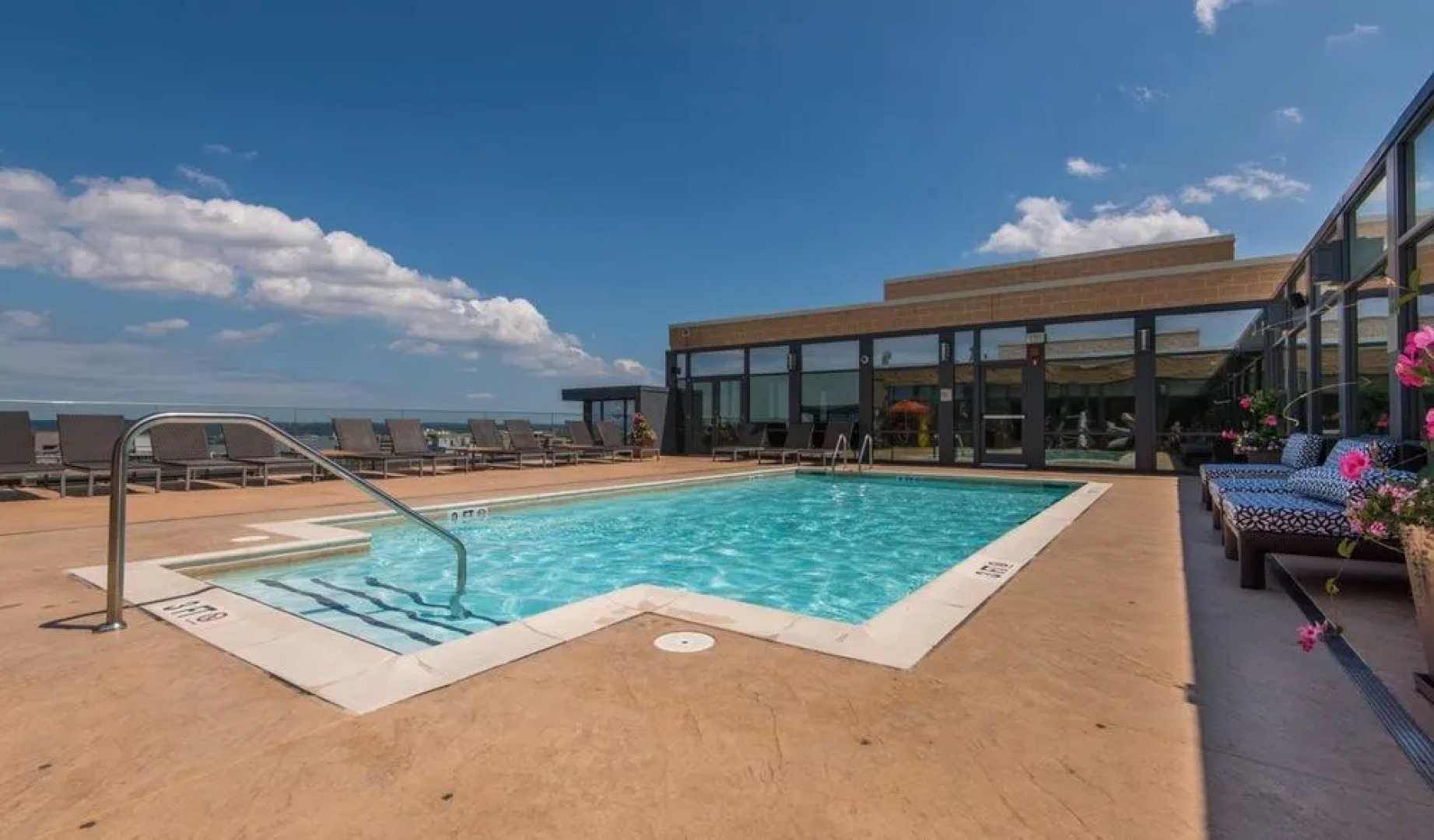 Global Luxury Suites at Fair St