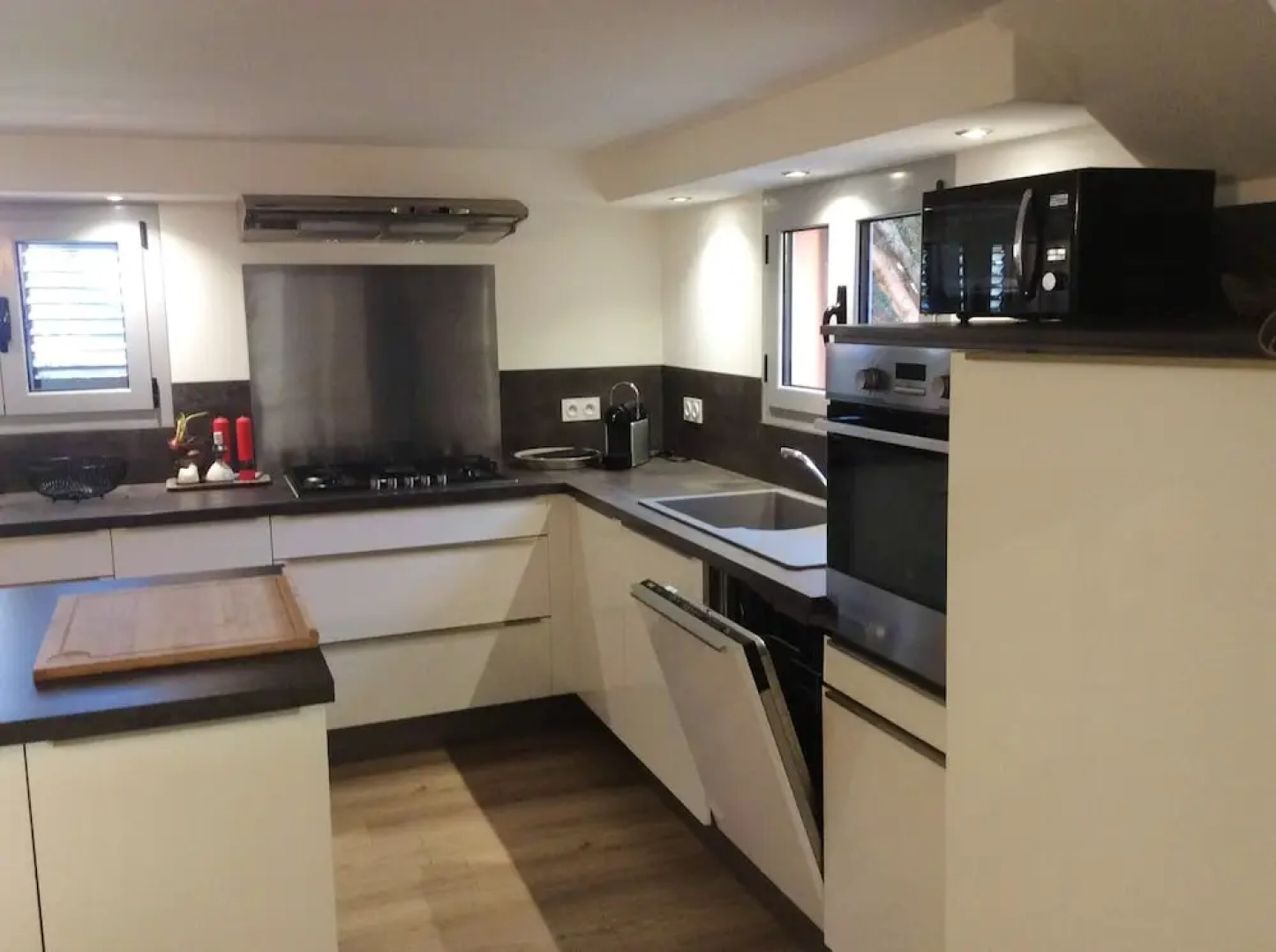 Apartment With one Bedroom in Santa-maria-di-lota, With Wonderful sea View, Enclosed Garden and Wifi