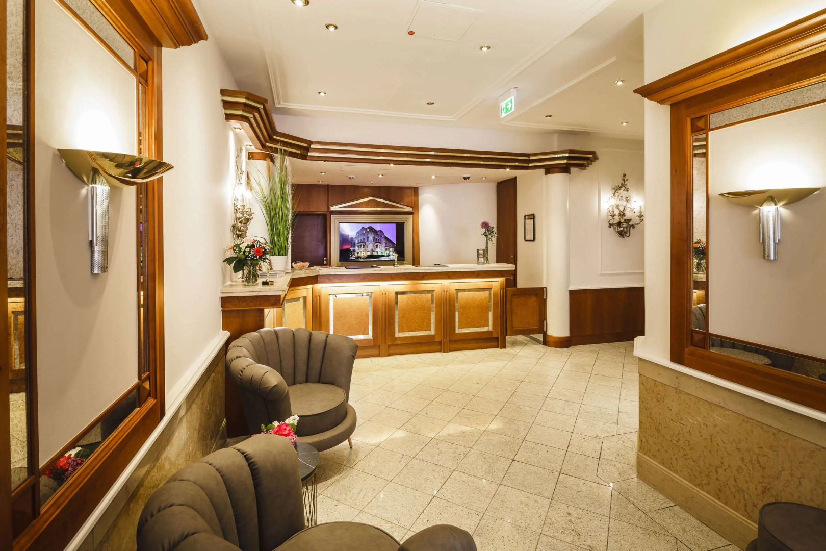 Star-Apart Hansa Hotel