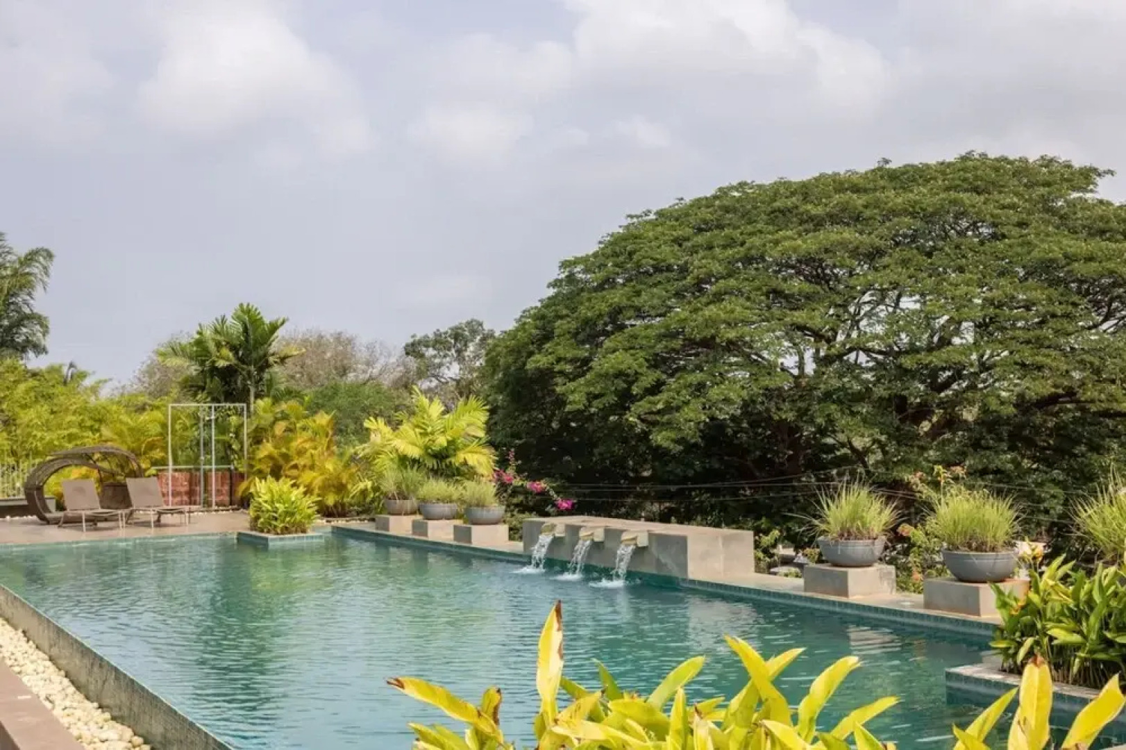 El Arbol by Hireavilla - 2BR w Rooftop Pool Nerul