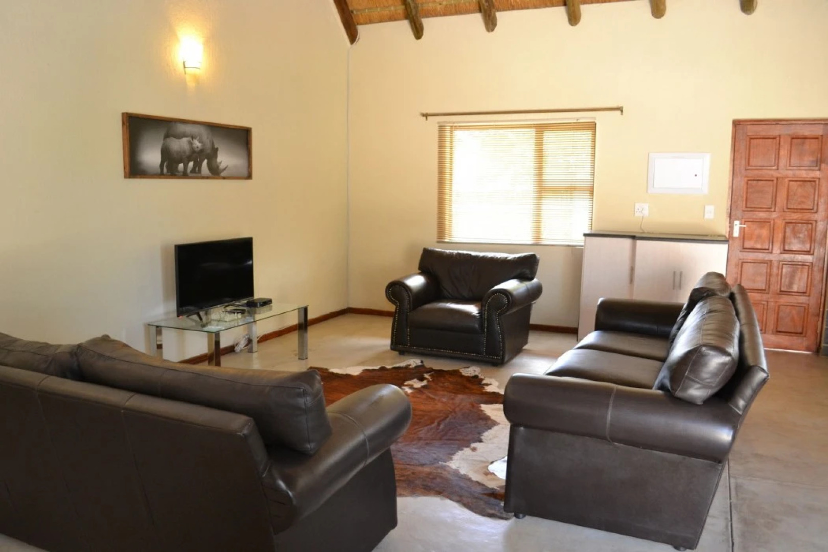 Raptors Wildlife Escapes 28 Apartment