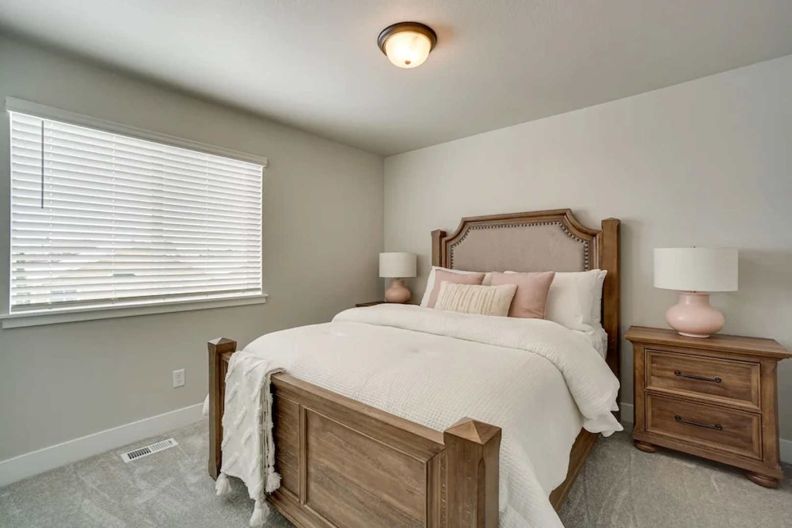 Family-friendly Townhome ~ 2 Mi to Windsor Lake!