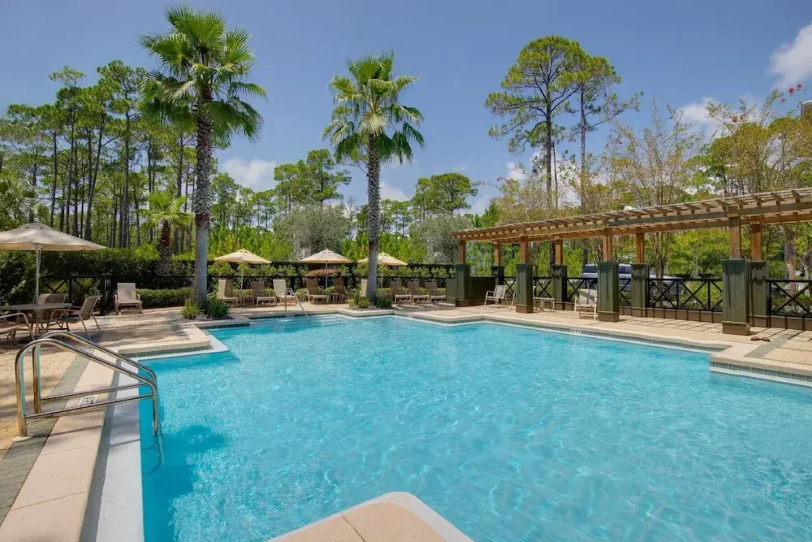 Mockingbird by Avantstay Modern Design Minutes From the Beach