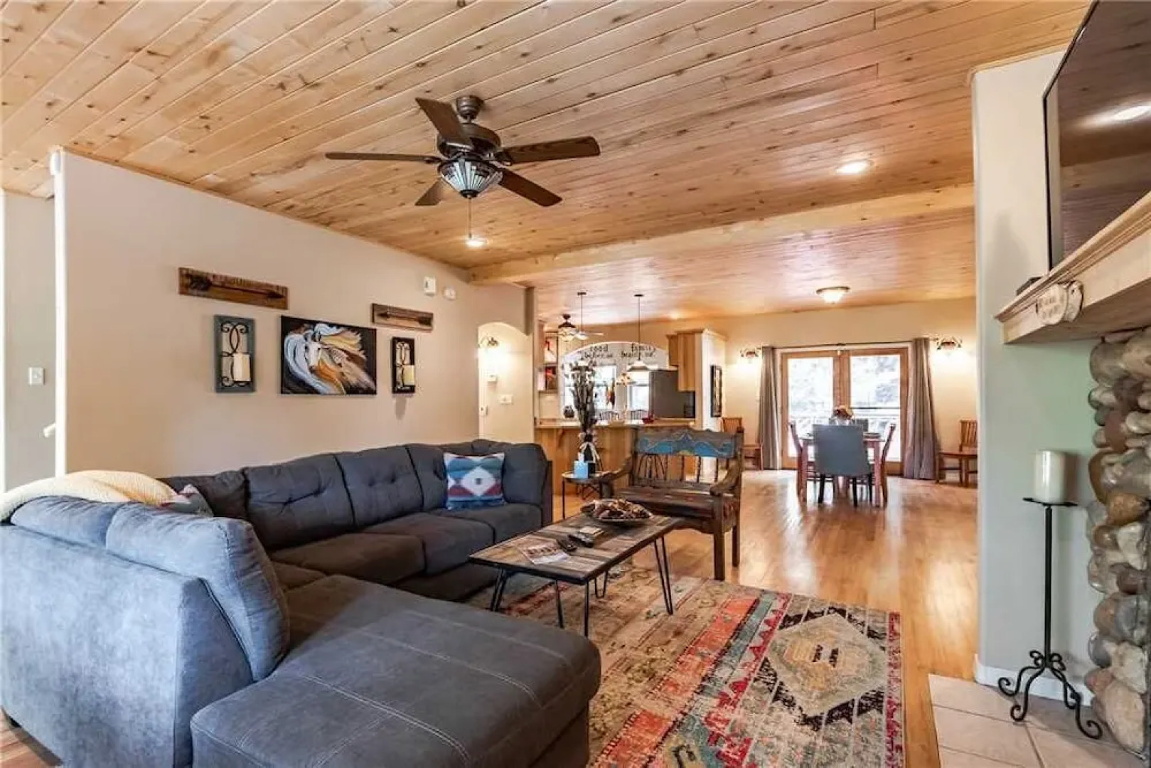 Little Creek Retreat - Four Bedroom Cabin with Hot Tub