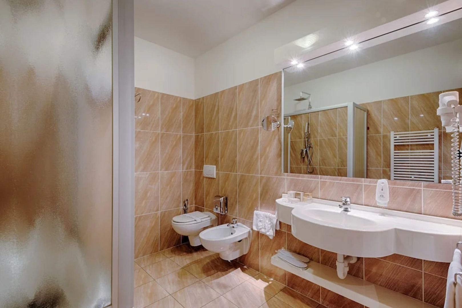 Continental Urban Art Hotel