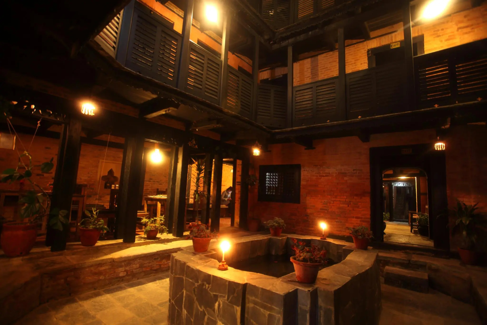 Gaun Ghar