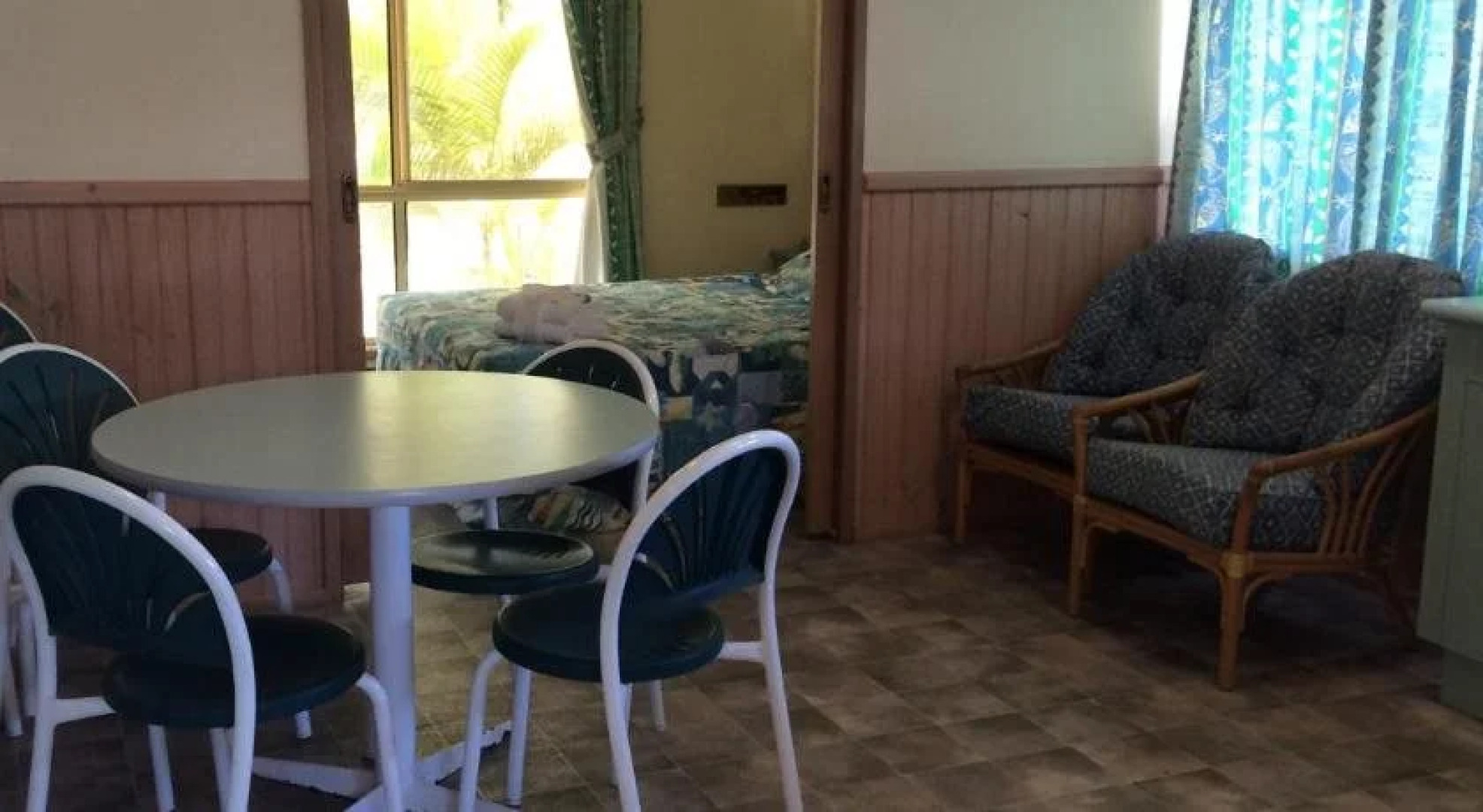 Gateway Lifestyle Lorikeet