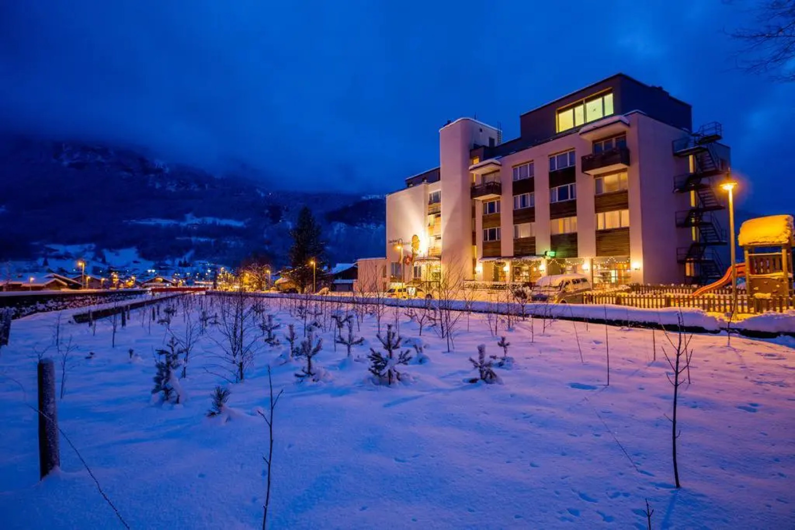 Hotel Sherlock Holmes & Khana Restaurant 200 m Gondola to Hasliberg Ski