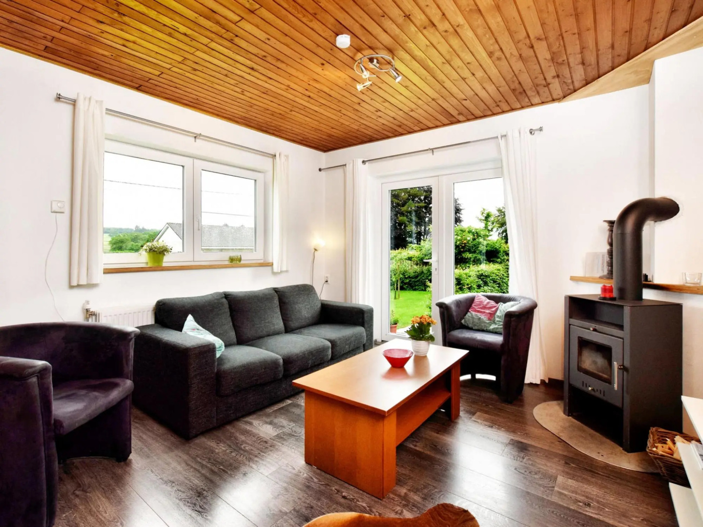 Charming Holiday Home in Gouvy with bubble bath