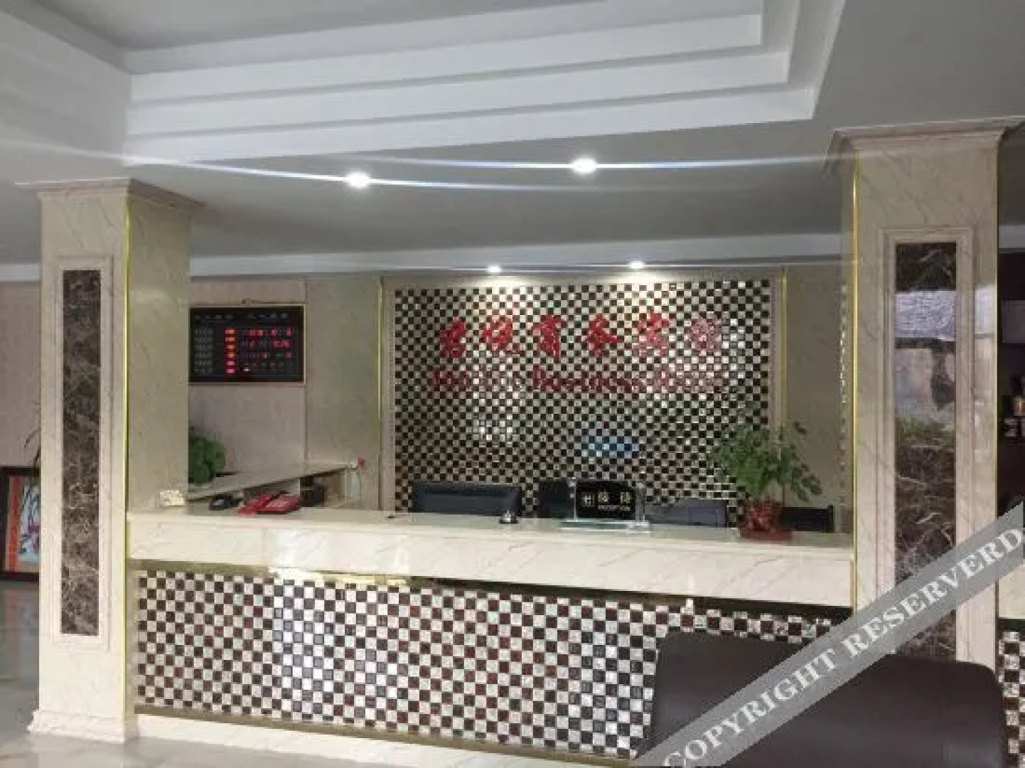 Junyue Business Hotel (Xining Caojiabao Airport Branch)