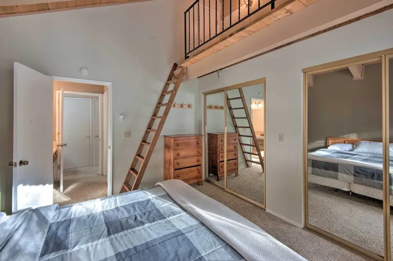 Stateline Ski House: Walk to Boulder Lift!