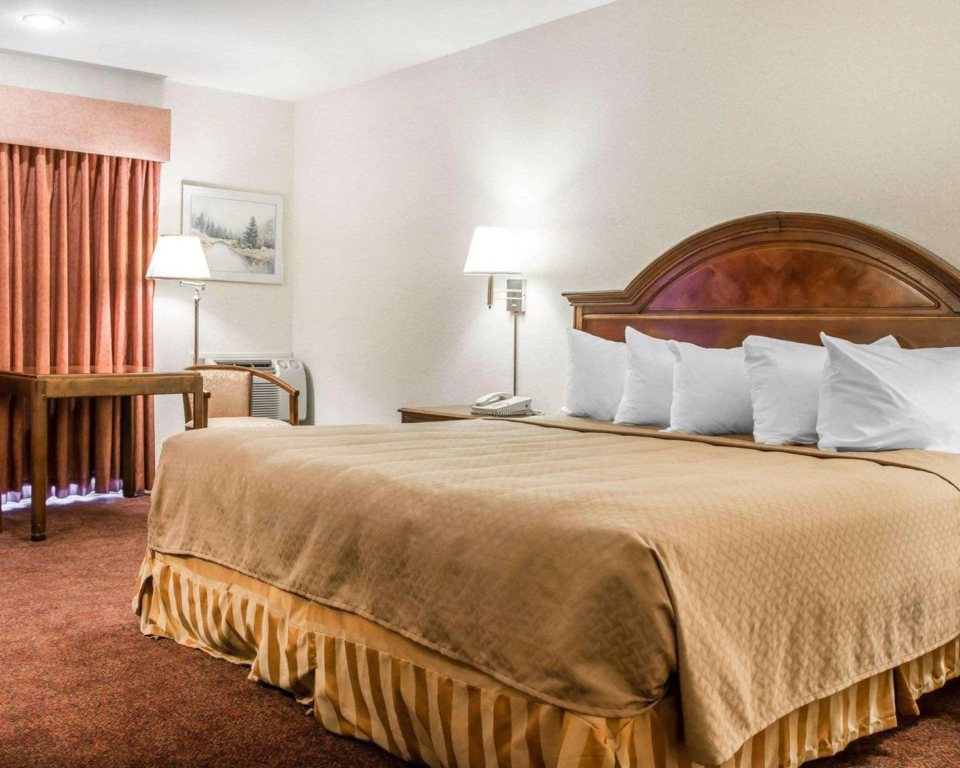 Quality Inn & Suites Mackinaw City Beachfront