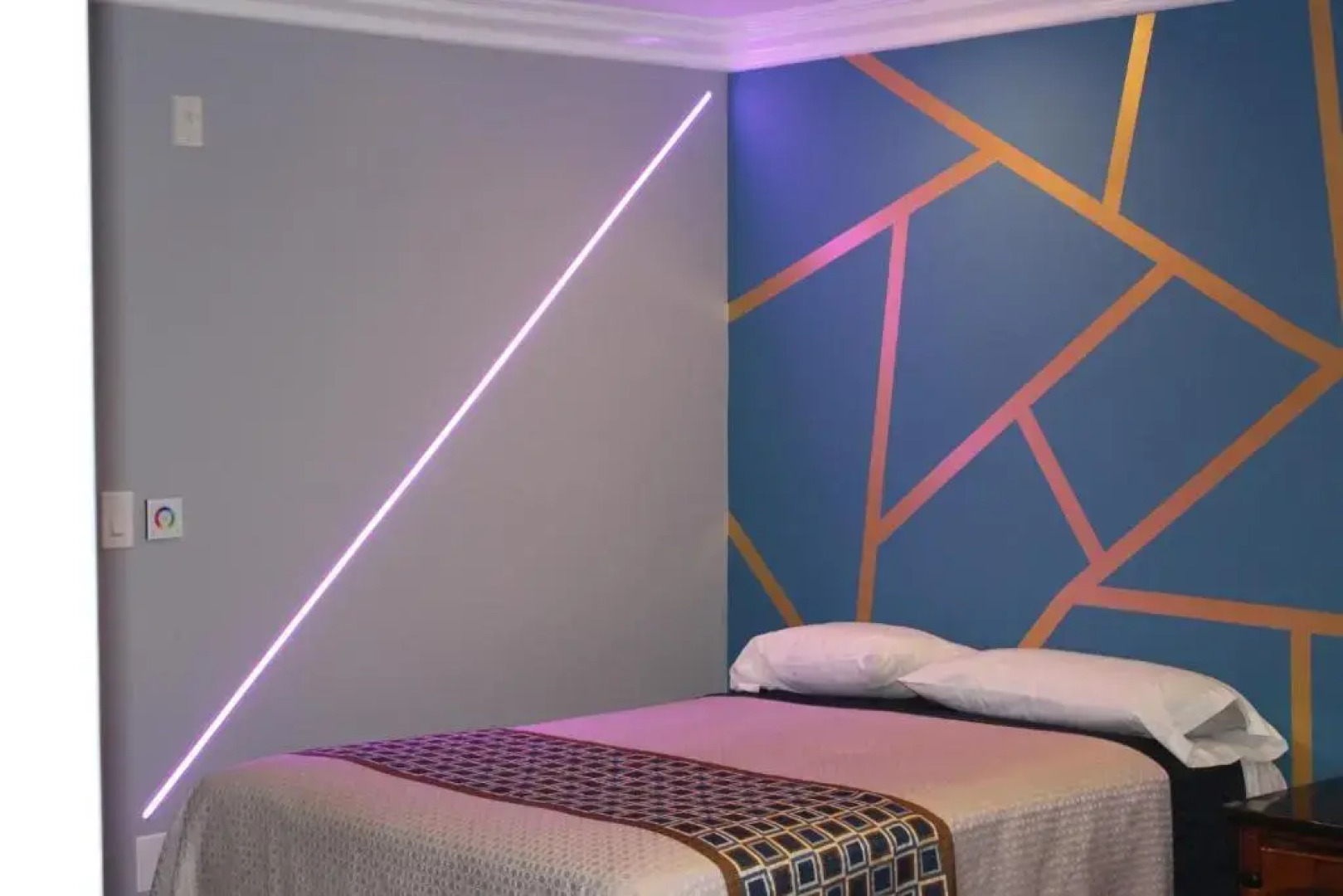 ERTH INN by AGA, Maywood