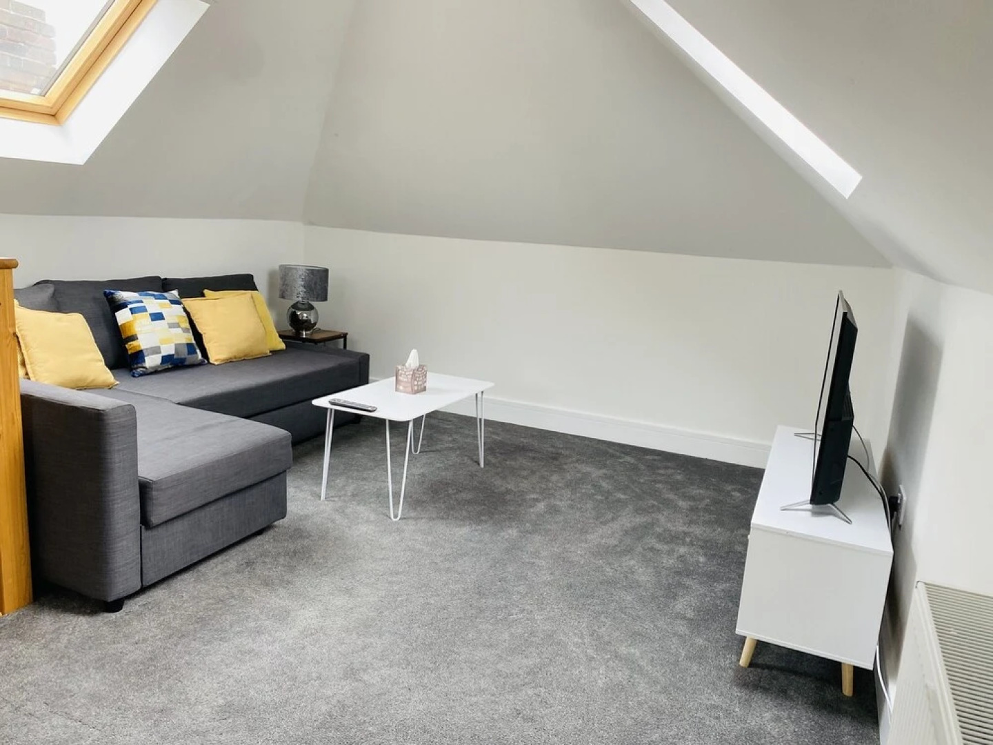 Church Road Apartment by Aldershot Short Stays