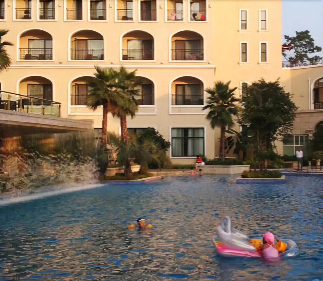 Days Hotel and Suites Zhaozhuang Xingyi Resort