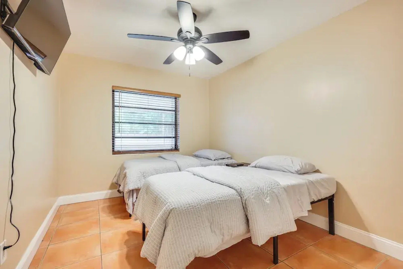 Pet-friendly Home w/ Yard ~ 3 Mi to Zoo Miami!