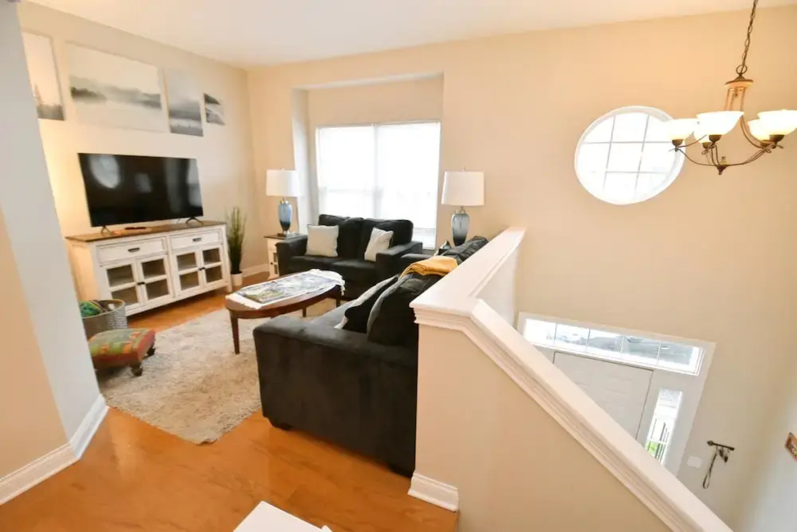 Walk to Notre Dame Spacious 3BR Townhome w Garage Family-friendly Amenities 123p