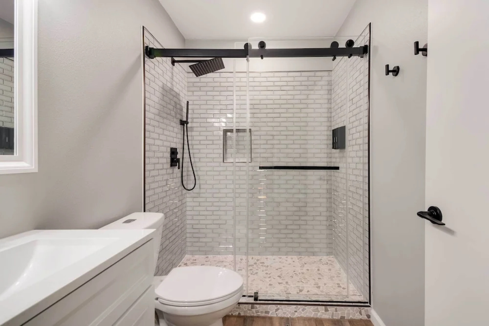 Waterfront Mariposa Hideaway: Hot Tub & Mtn Views!