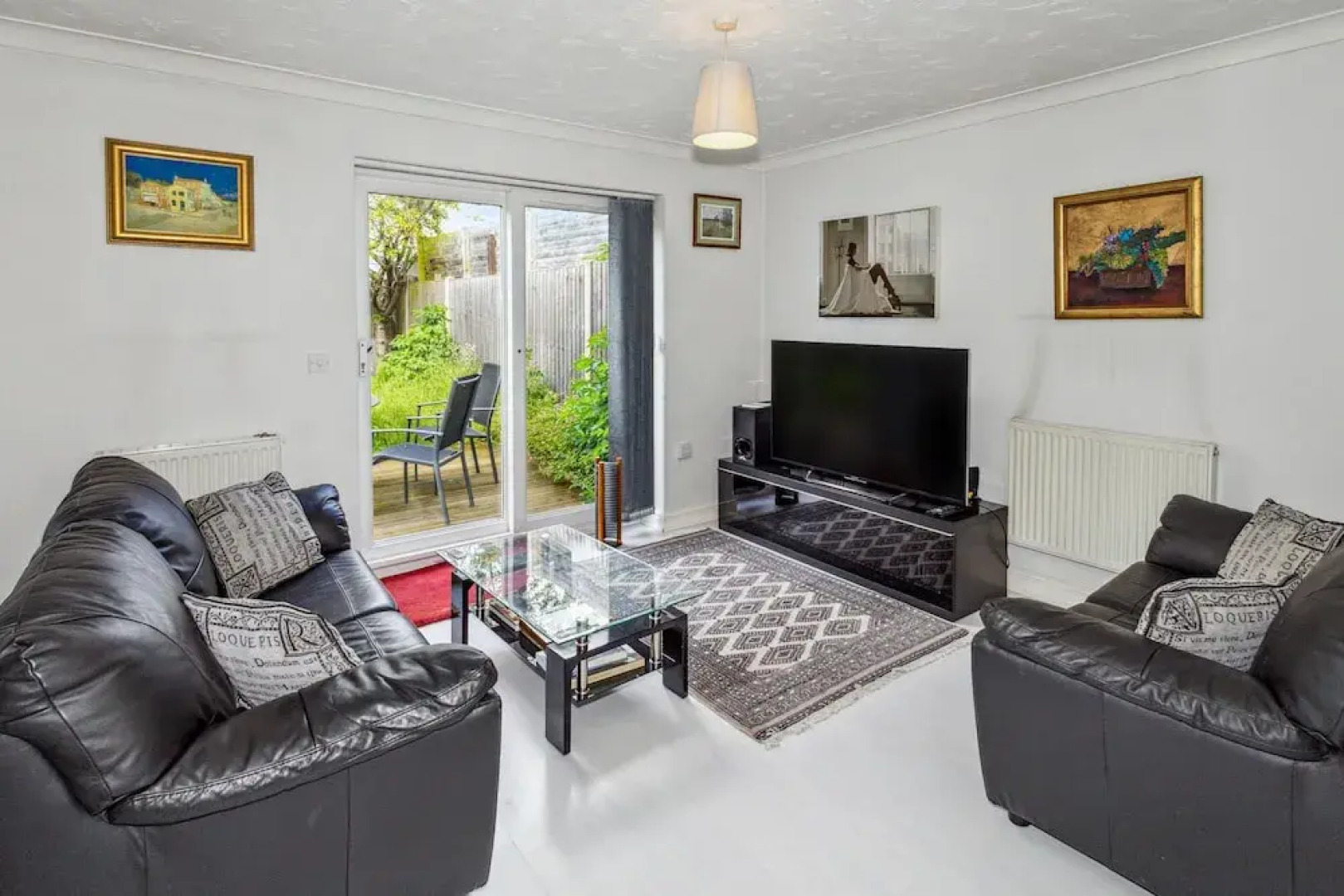 Urban Oasis - Modern 2B/2B Retreat Near Nature