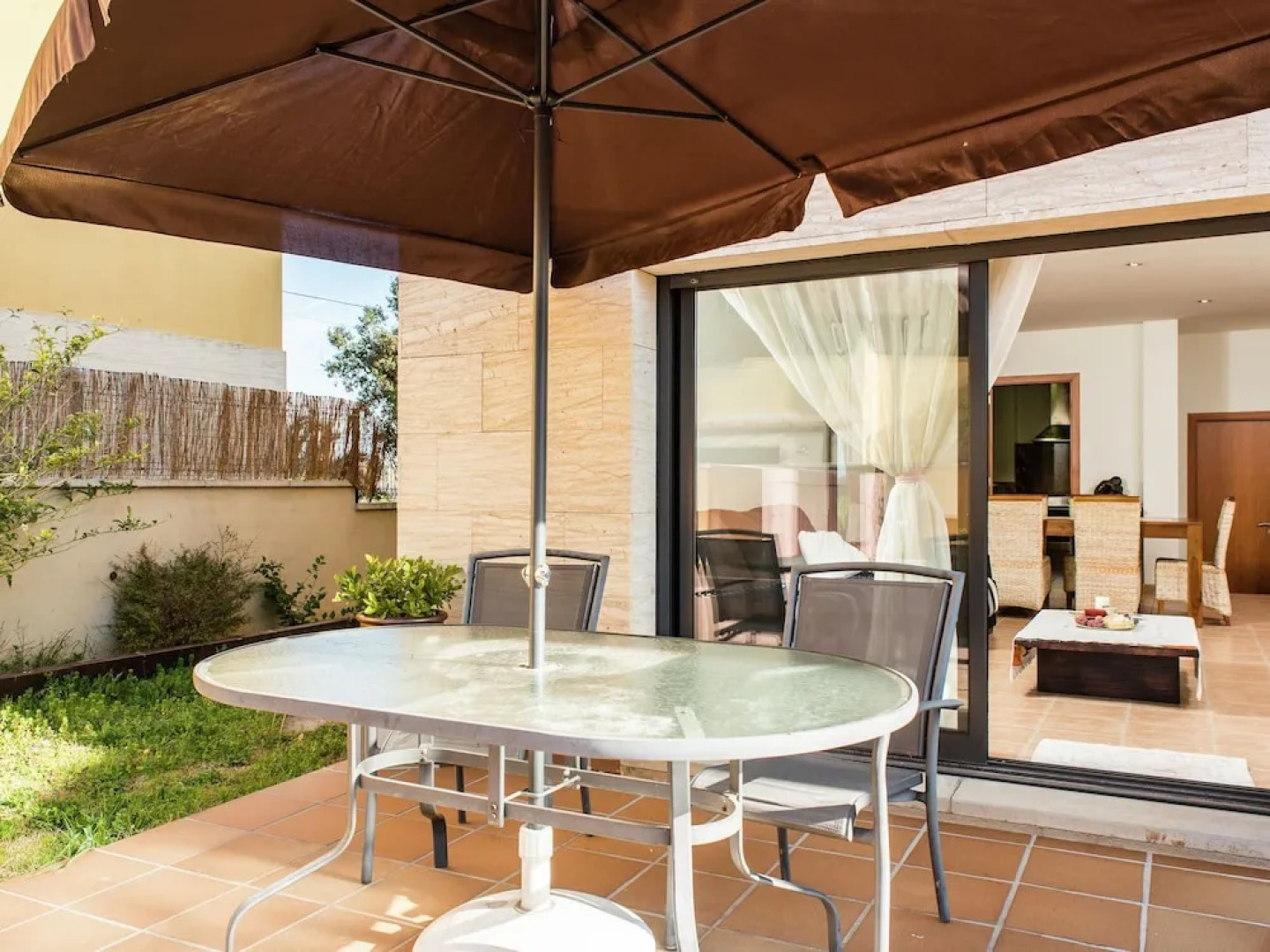 Pretty Holiday Home in Sant Pere Pescador With Swimming Pool