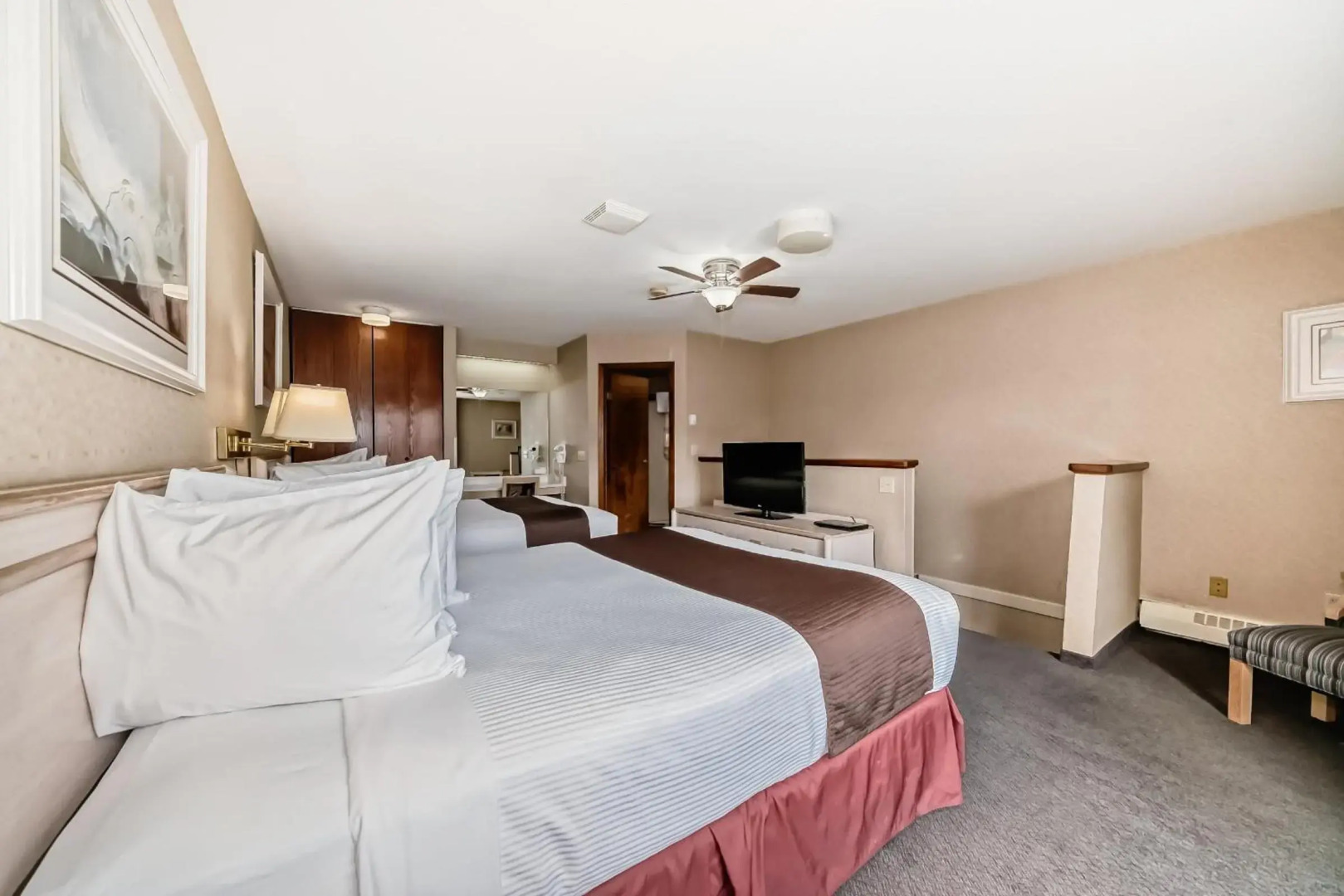 Stony Plain Inn and Suites