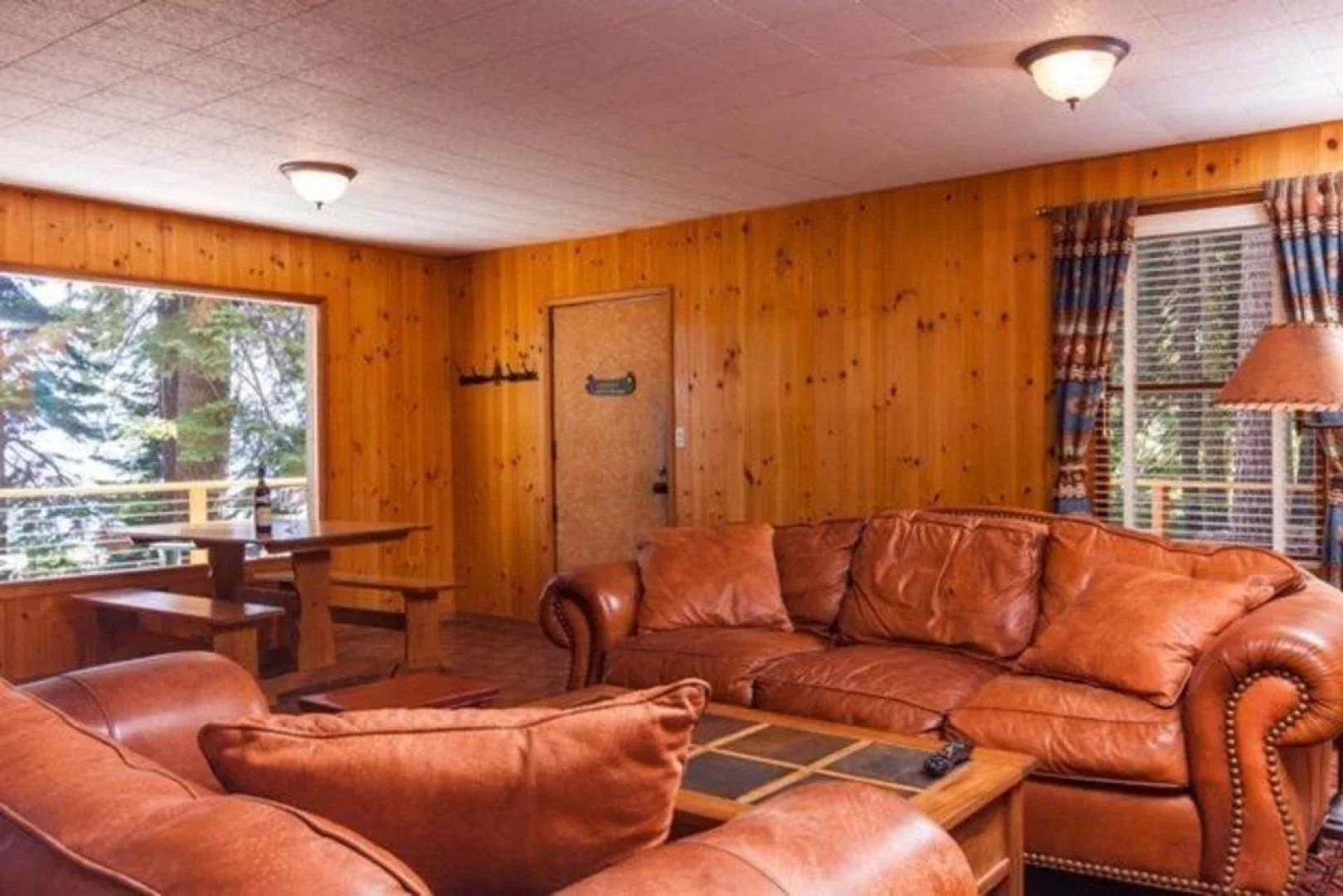 Couples Cove Lakefront Cabin by RedAwning