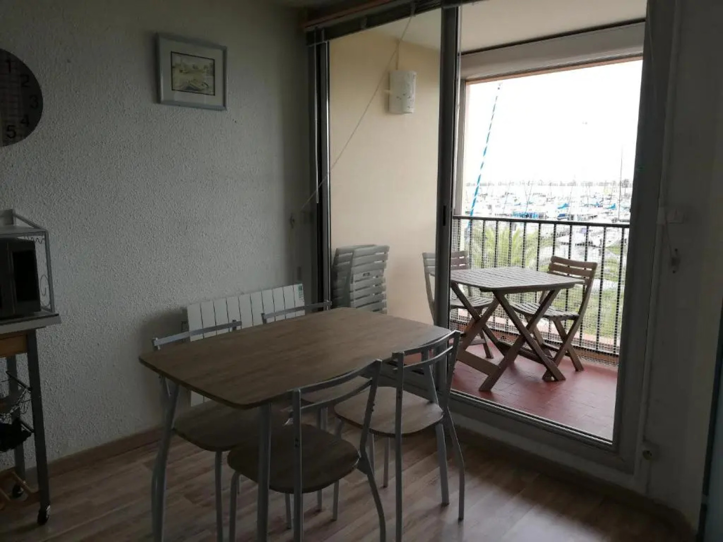 T2 sur le port avec parking