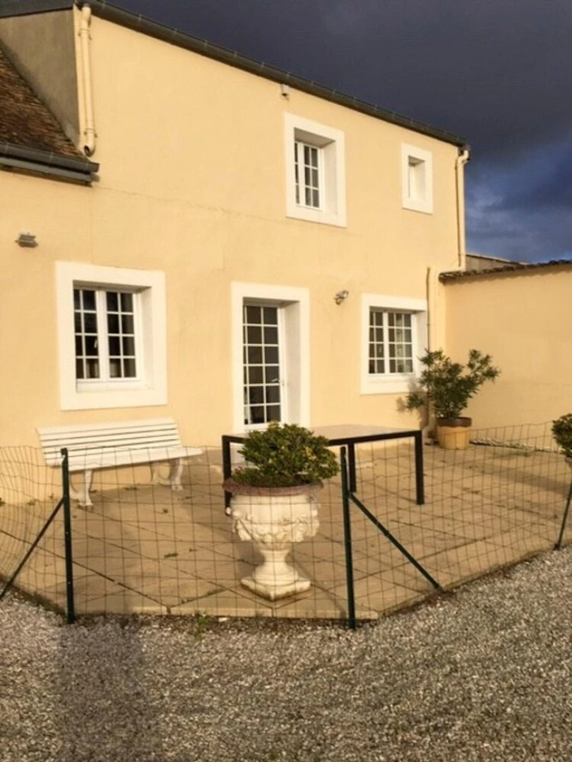 House With 2 Bedrooms in Bayeux, With Shared Pool, Enclosed Garden and Wifi