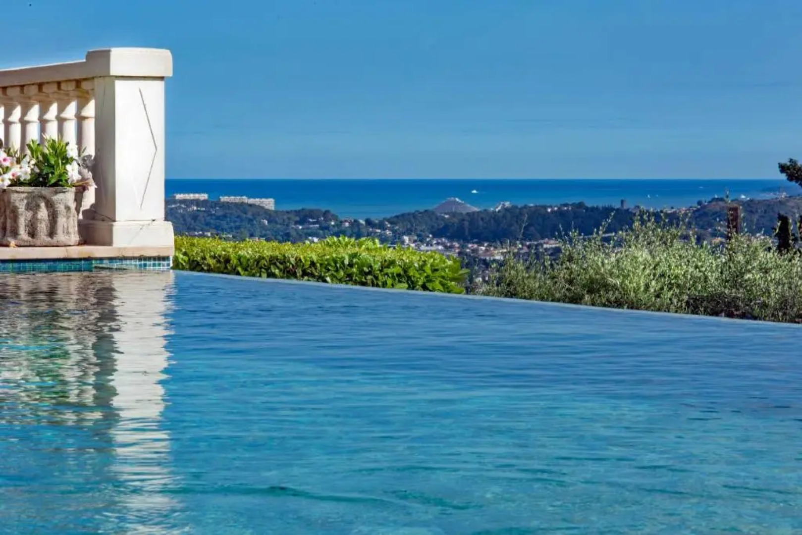 Luxury Pool Apartment at Villa Seburga