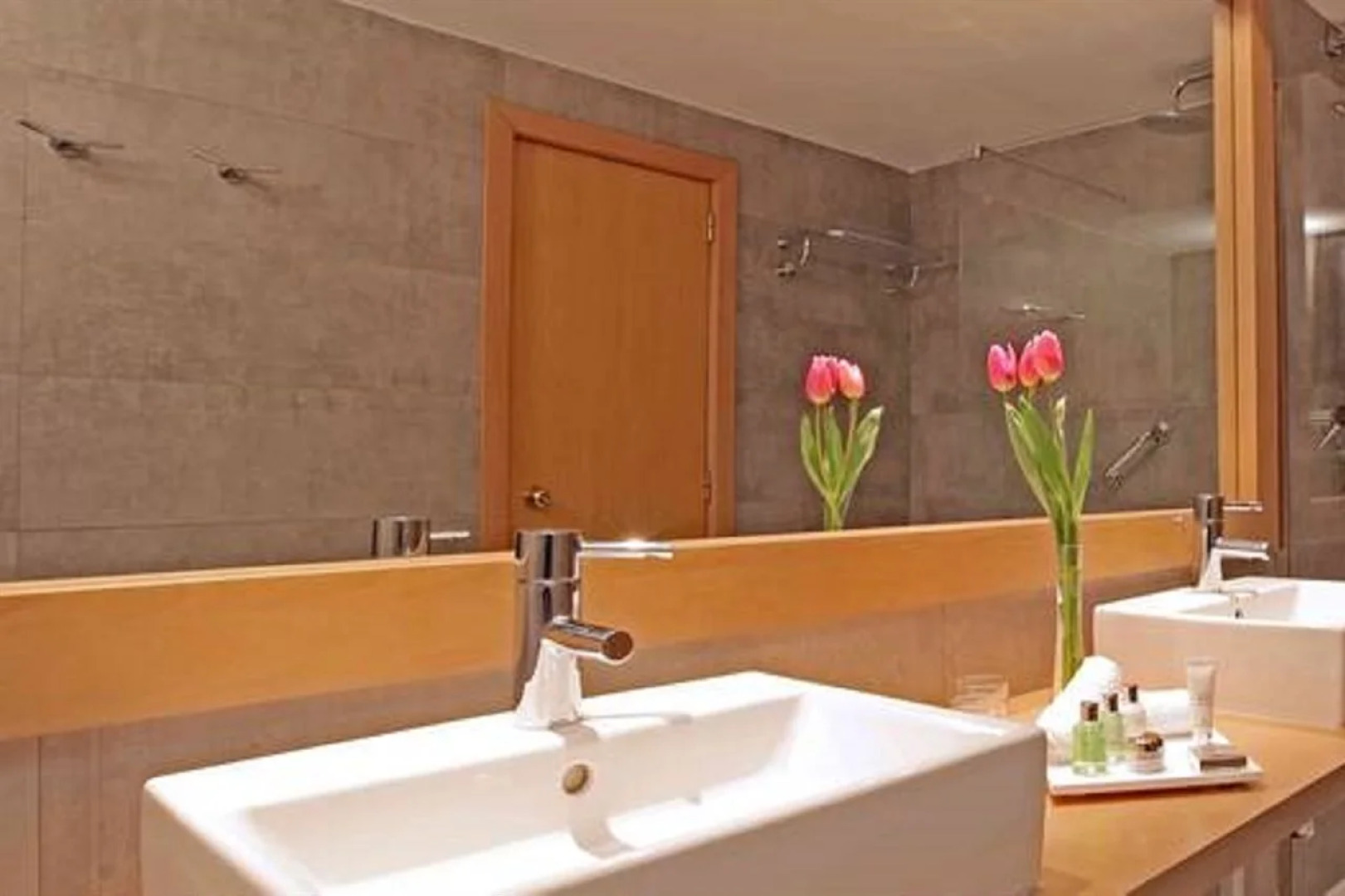 Отель NH Collection Cáceres Palacio de Oquendo