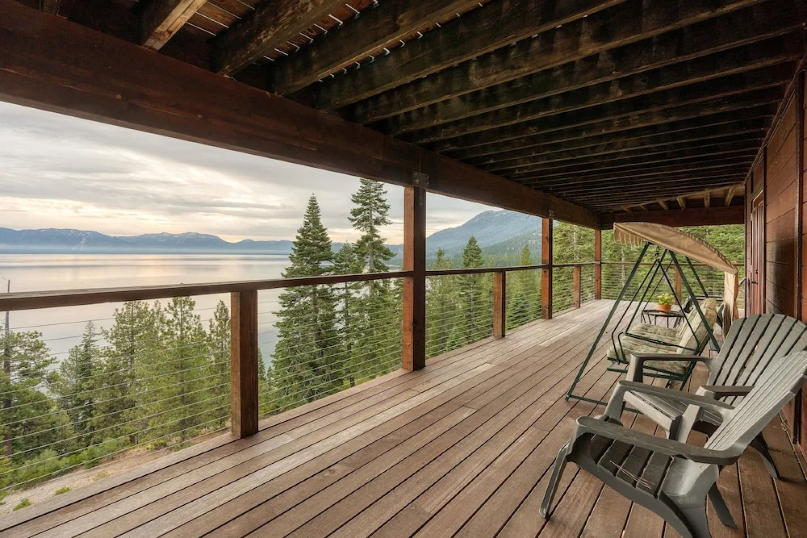 5BR 4BA Lake View Cabin by RedAwning