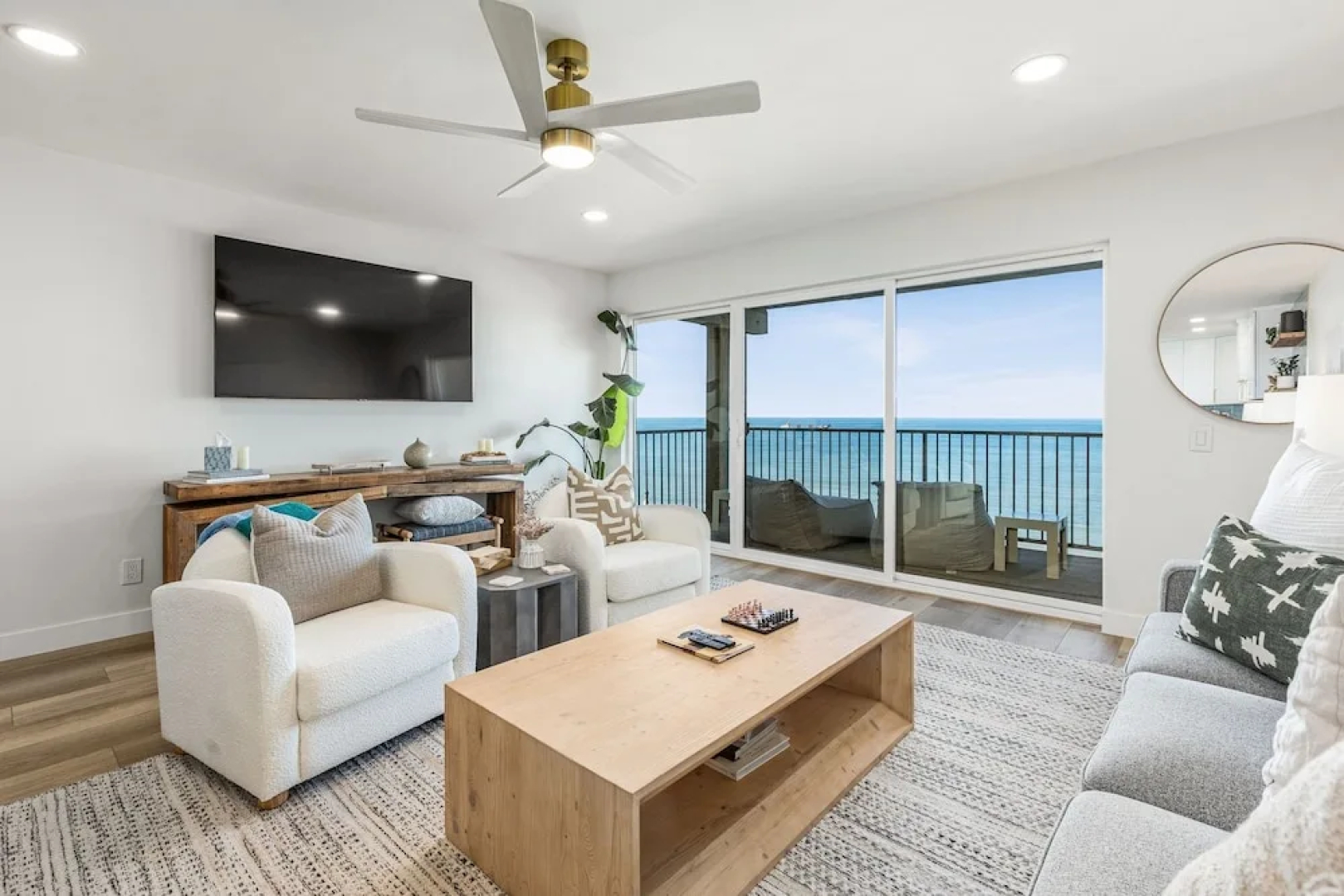 Dmbc 823b 2 Bedroom Condo by RedAwning