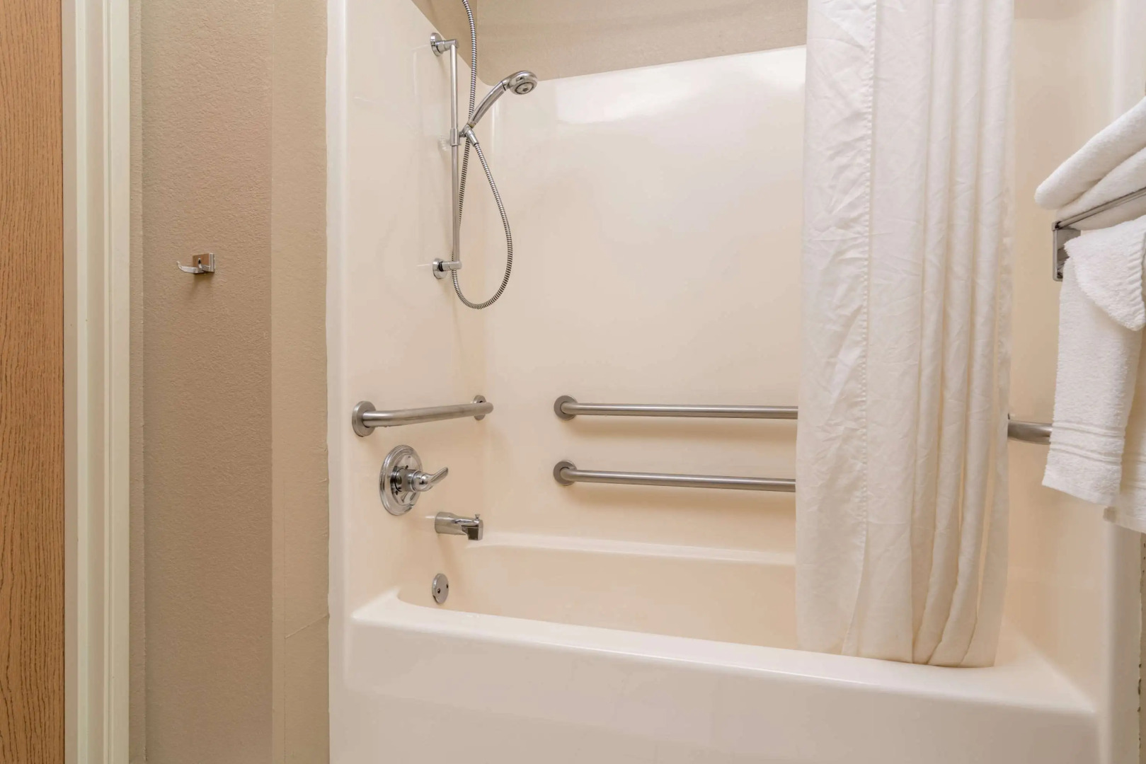 Super 8 by Wyndham Beresford