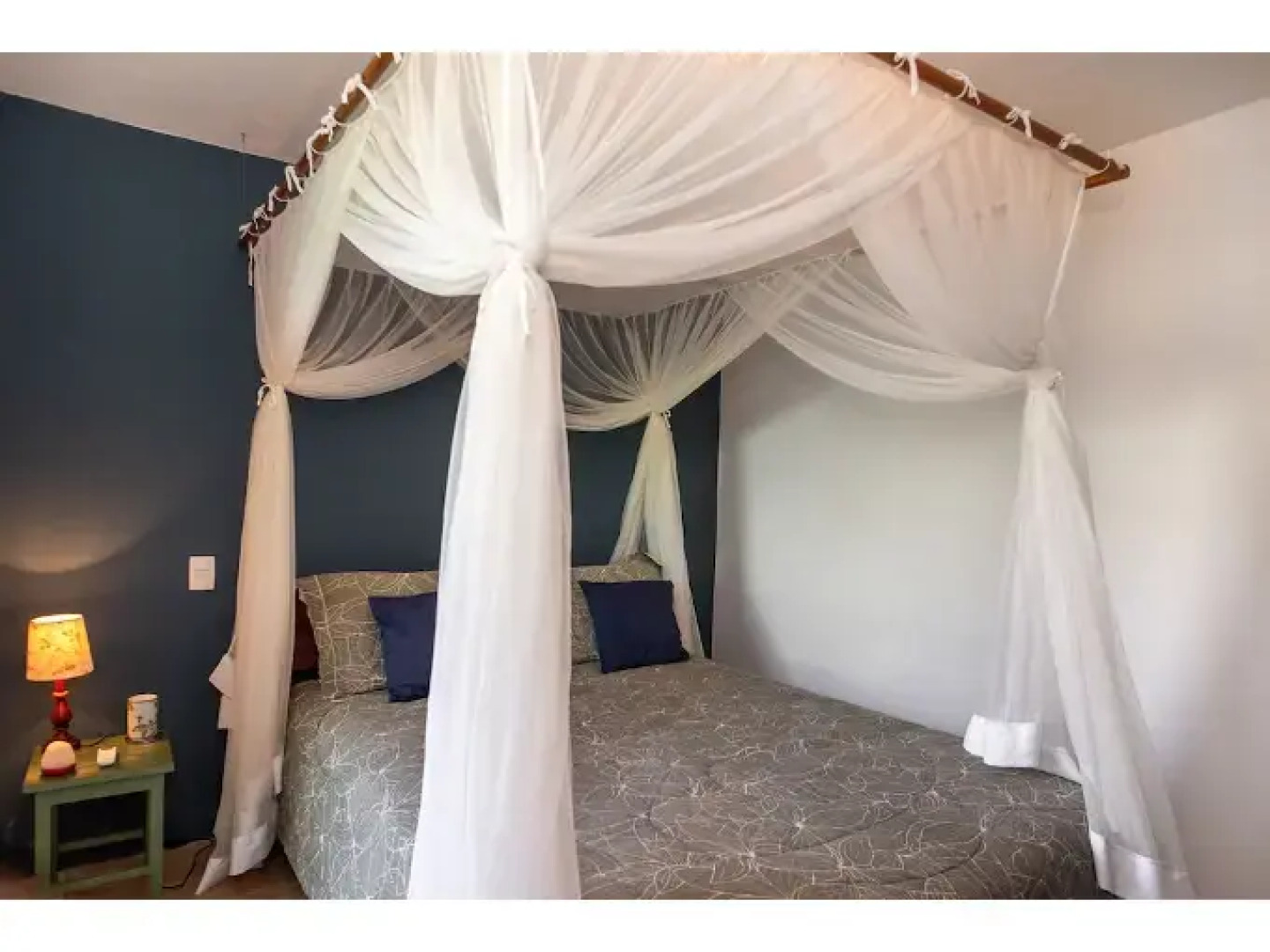 Vila do Outeiro em frente a praça da igreja