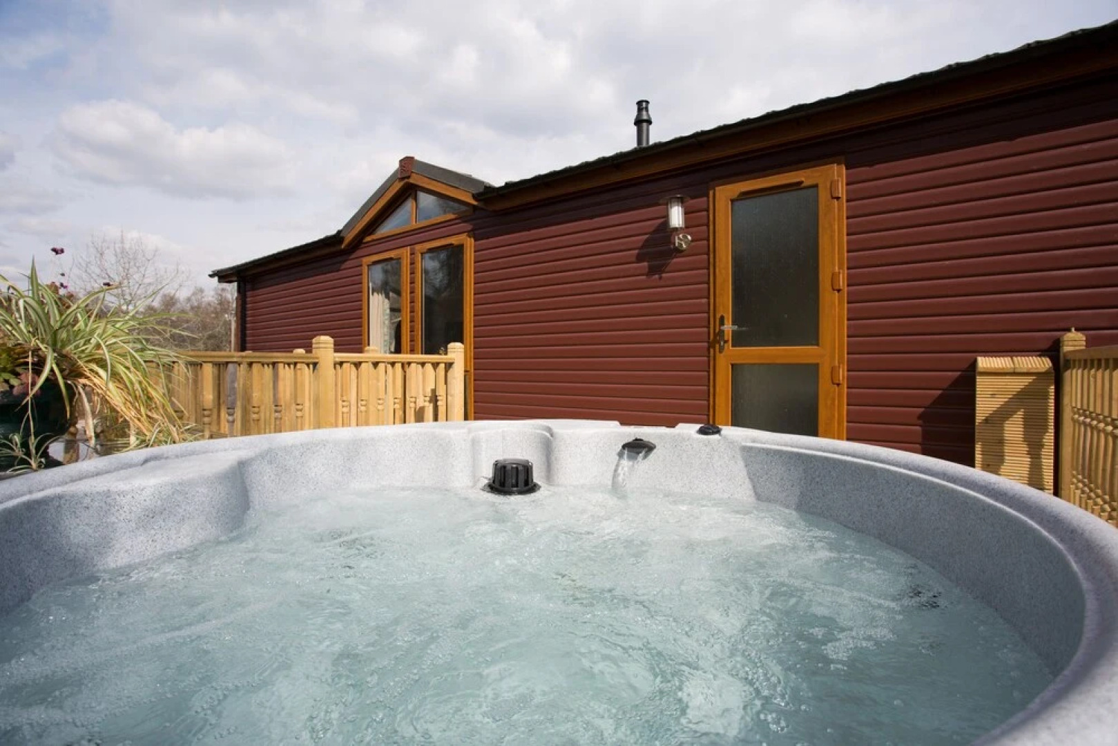 Beautiful 2-bed Chalet + Hot Tub Near Strathpeffer