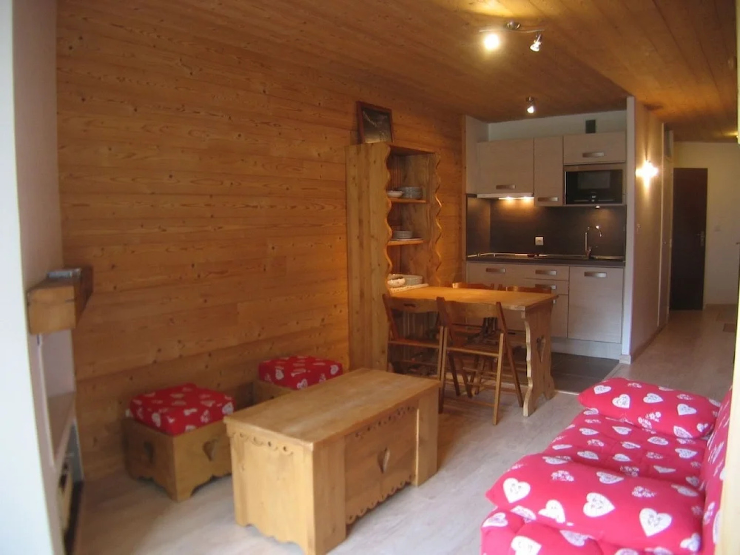 ARAVIS 16003 La Clusaz Skis aux pied